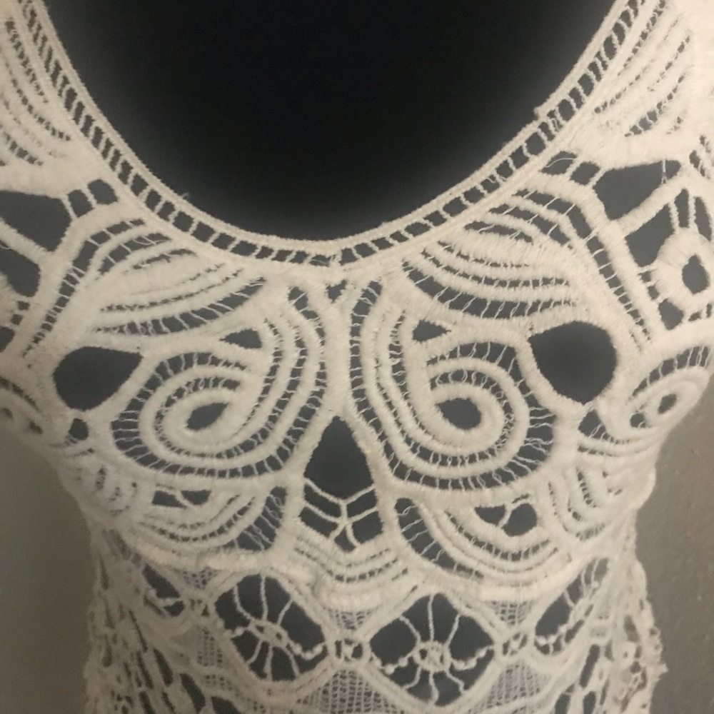 Cream crocheted top. Size Small. - Picture 3 of 6